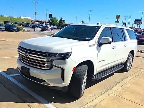 Used 2021 Chevrolet Suburban High Country RWD image 2