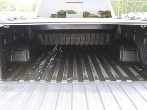 Used 2019 Chevrolet Silverado 1500 High Country w/ Technology Package AWD/4WD image 9