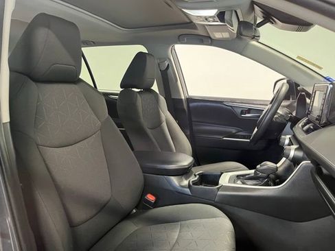 Used 2022 Toyota RAV4 XLE w/ Convenience Package FWD image 10