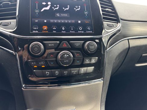 Used 2022 Jeep Grand Cherokee Limited image 32