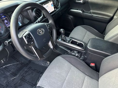 Used 2020 Toyota Tacoma TRD Off-Road image 9