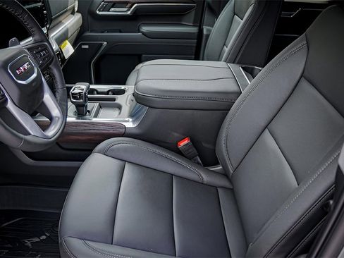 New 2026 GMC Sierra 1500 SLT image 10
