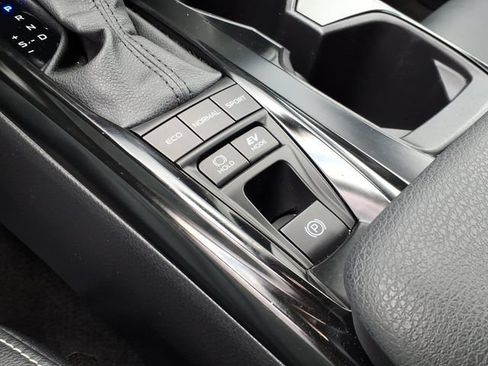 Used 2025 Toyota Camry SE FWD image 28