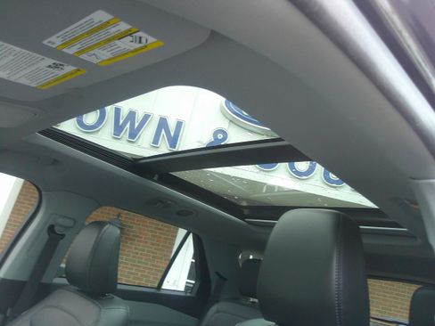 Used 2022 Ford Explorer XLT w/ Equipment Group 202A image 21