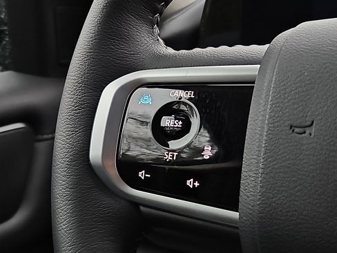 Certified 2025 Nissan Armada SV image 18