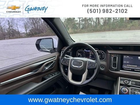 Used 2021 GMC Yukon Denali w/ Denali Premium Package image 28