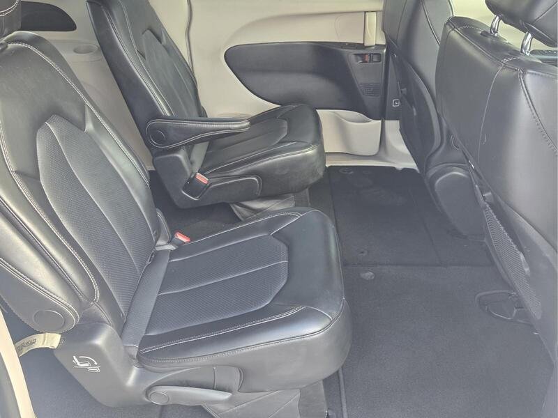 Used 2024 Chrysler Pacifica Touring-L FWD image 18