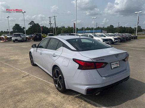 Used 2023 Nissan Altima 2.5 SR w/ SR Premium Package FWD image 5