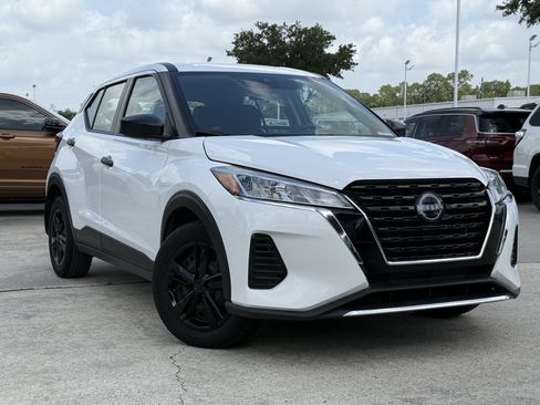 Used 2024 Nissan Kicks S FWD image 2