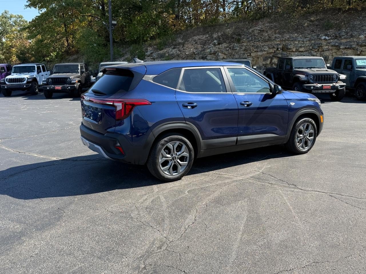 Used 2026 Kia Seltos LX FWD image 3