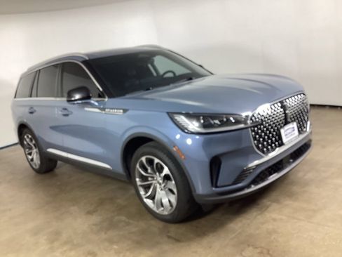 Used 2025 Lincoln Aviator Reserve w/ Illumination Package AWD/4WD image 3
