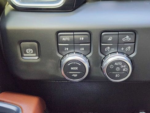 Used 2024 GMC Sierra 3500 Denali Ultimate AWD/4WD image 26