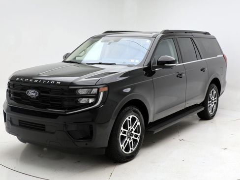 Used 2025 Ford Expedition Max Active AWD/4WD image 2