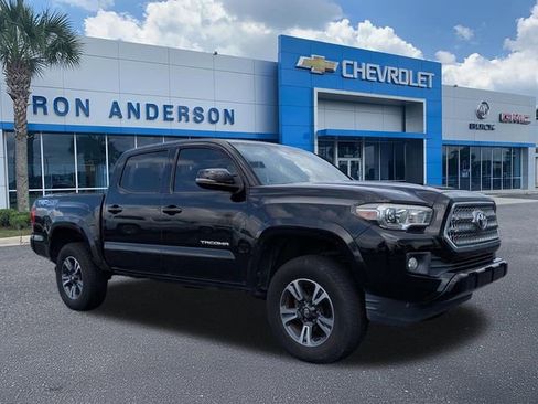 Used 2017 Toyota Tacoma TRD Sport w/ Tow Package (A/T) AWD/4WD image 1