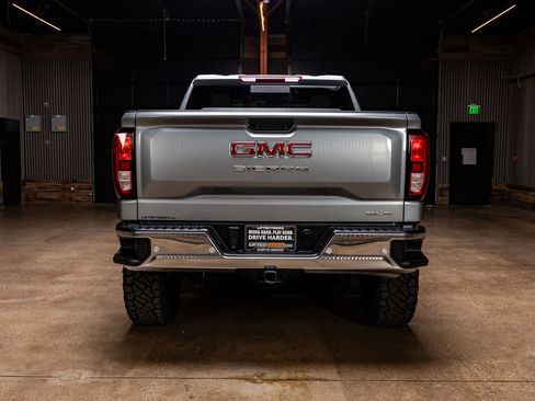 Used 2024 GMC Sierra 1500 SLE w/ Preferred Package image 8