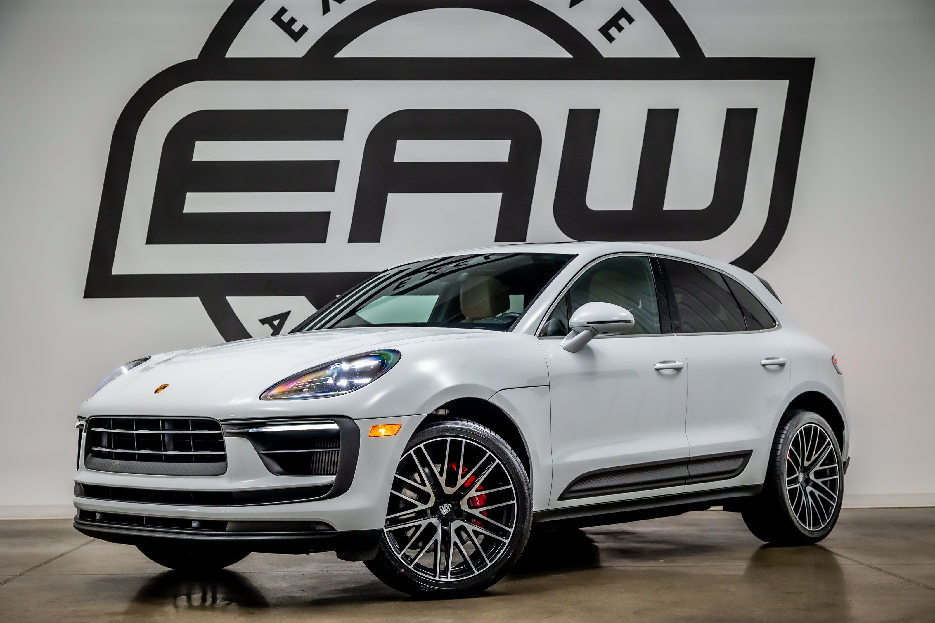 Used 2022 Porsche Macan S AWD/4WD image 1