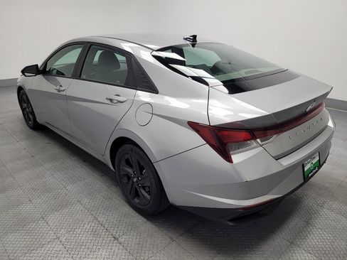 Used 2022 Hyundai Elantra SEL FWD image 3