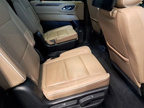 Used 2021 Chevrolet Suburban Premier image 9