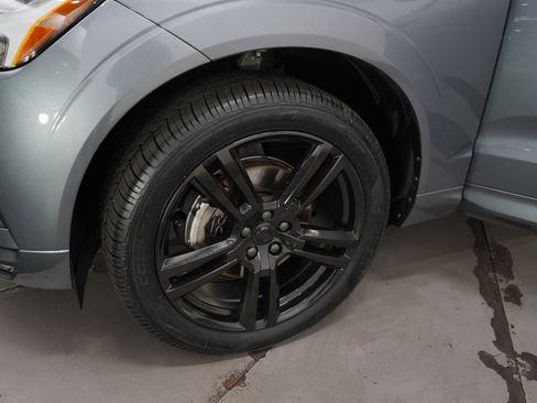 Used 2021 Volvo XC60 T5 Momentum w/ Premium Package image 25