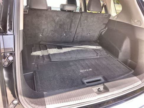 Used 2024 Nissan Rogue SL FWD image 20