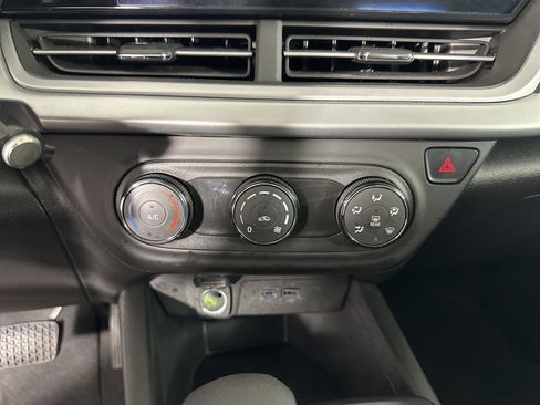 Used 2025 Chevrolet Trax LS image 19