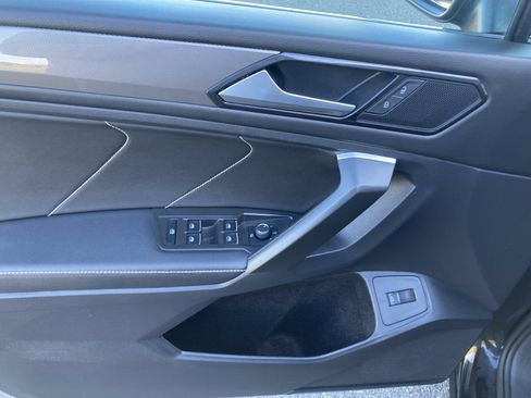 Certified 2024 Volkswagen Tiguan SE image 13