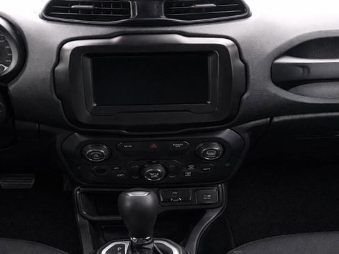 Used 2020 Jeep Renegade Altitude FWD image 16