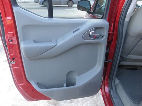 Used 2013 Nissan Frontier SV image 23