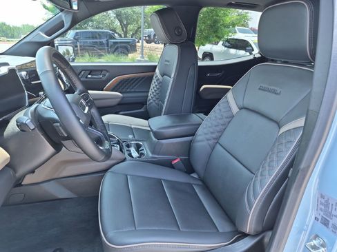 Certified 2025 GMC Canyon Denali AWD/4WD image 19