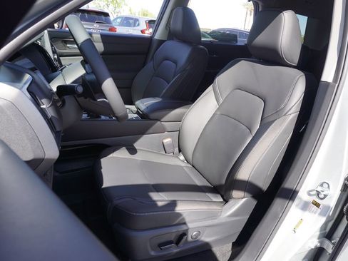 Certified 2025 Nissan Pathfinder SL w/ SL Premium Package FWD image 14