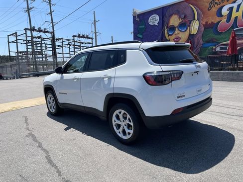 Used 2024 Jeep Compass Latitude AWD/4WD image 3