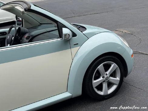 Used 2010 Volkswagen Beetle Final Edition FWD image 41