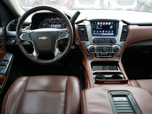 Used 2017 Chevrolet Suburban Premier AWD/4WD image 19