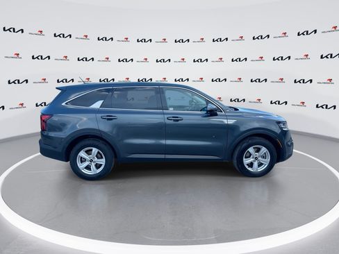 Used 2023 Kia Sorento LX FWD image 9