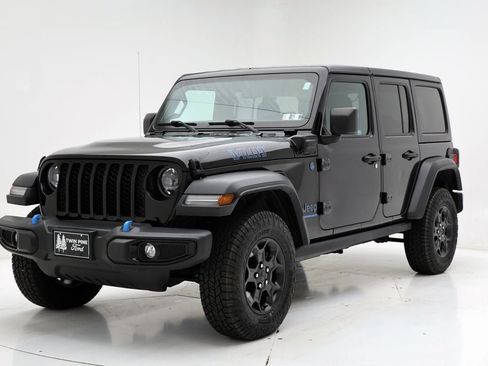 Used 2023 Jeep Wrangler Unlimited w/ Cold Weather Group image 5