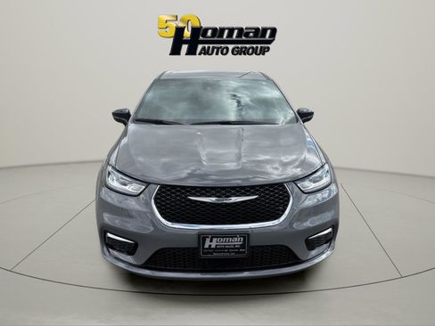 Used 2025 Chrysler Pacifica Select FWD image 8