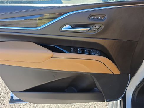 Used 2022 Cadillac Escalade Premium Luxury w/ LPO, Radiant Package image 19