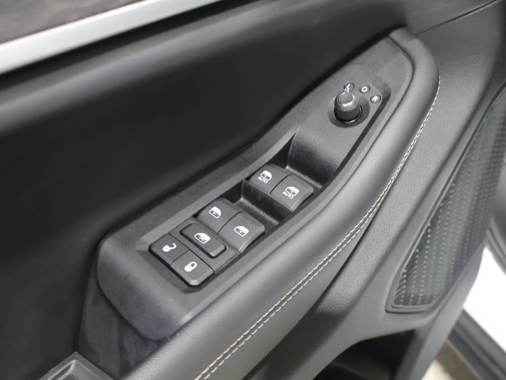 Used 2023 Jeep Grand Cherokee L Limited AWD/4WD image 14