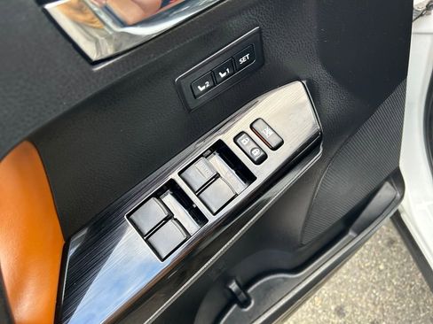 Used 2018 Toyota RAV4 Limited image 19