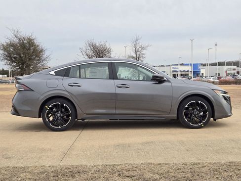 New 2026 Nissan Sentra SR image 7