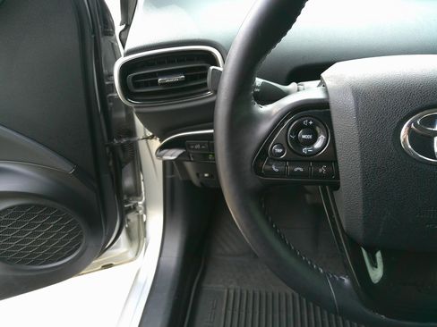 Used 2022 Toyota Prius image 20