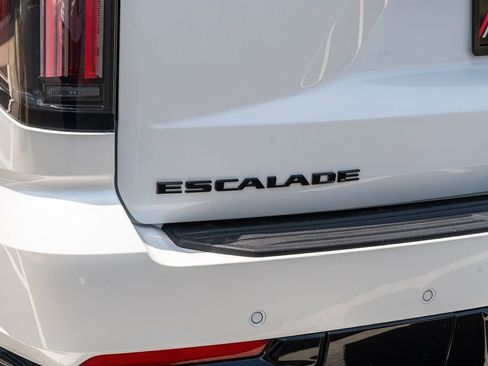 Used 2025 Cadillac Escalade ESV Sport w/ LPO, ONYX Package AWD/4WD image 16