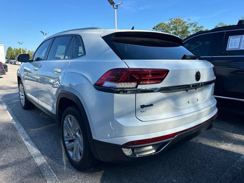 Used 2022 Volkswagen Atlas Cross Sport SE FWD image 3