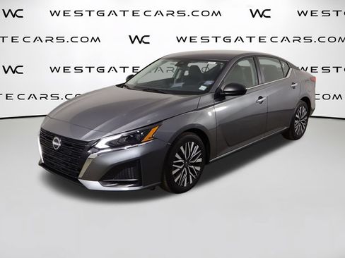 Used 2025 Nissan Altima 2.5 SV FWD image 1
