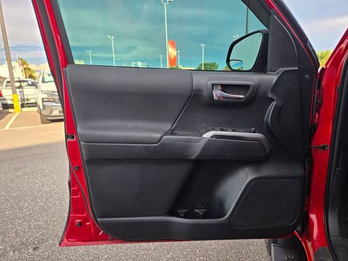 Used 2019 Toyota Tacoma TRD Sport image 20