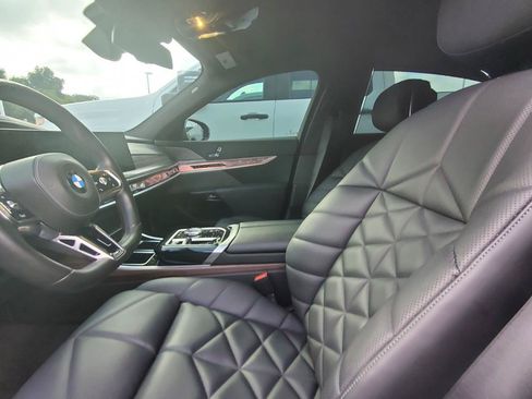 Used 2024 BMW 740i xDrive w/ Premium Package AWD/4WD image 3