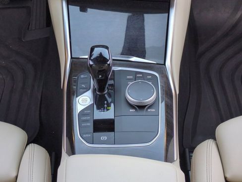 Used 2022 BMW 330i Sedan w/ Driving Assistance Package image 18