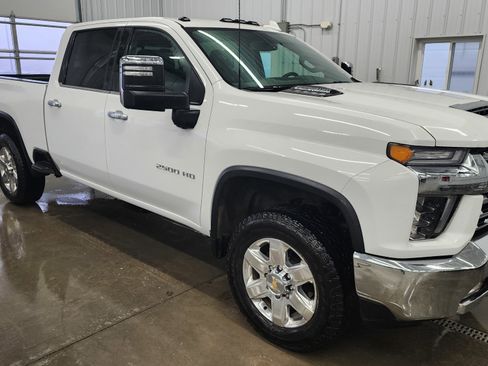 Used 2022 Chevrolet Silverado 2500 LTZ w/ LTZ Convenience Package image 3