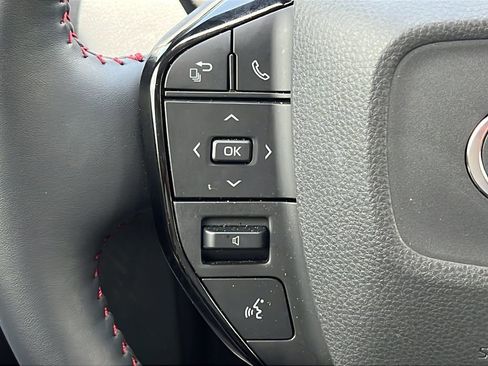 Used 2025 Toyota Prius Plug-In Hybrid FWD image 19