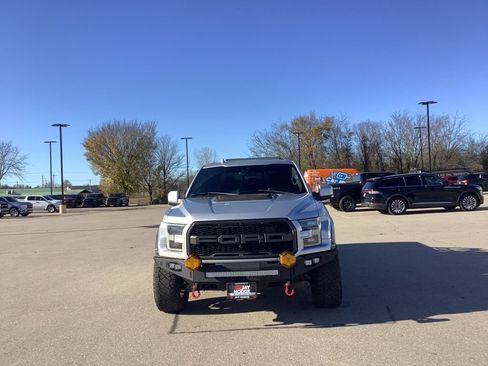 Used 2019 Ford F150 Raptor w/ Equipment Group 802A Luxury image 3